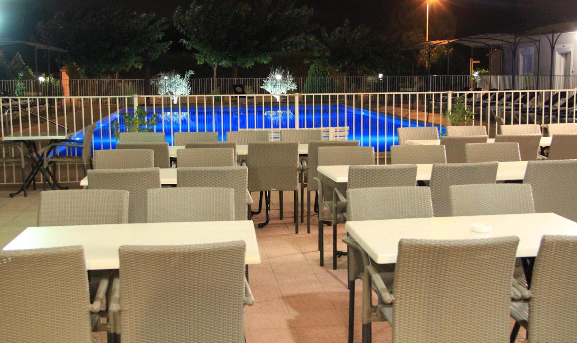 Hotel Saint Louis Le Thor Dış mekan fotoğraf