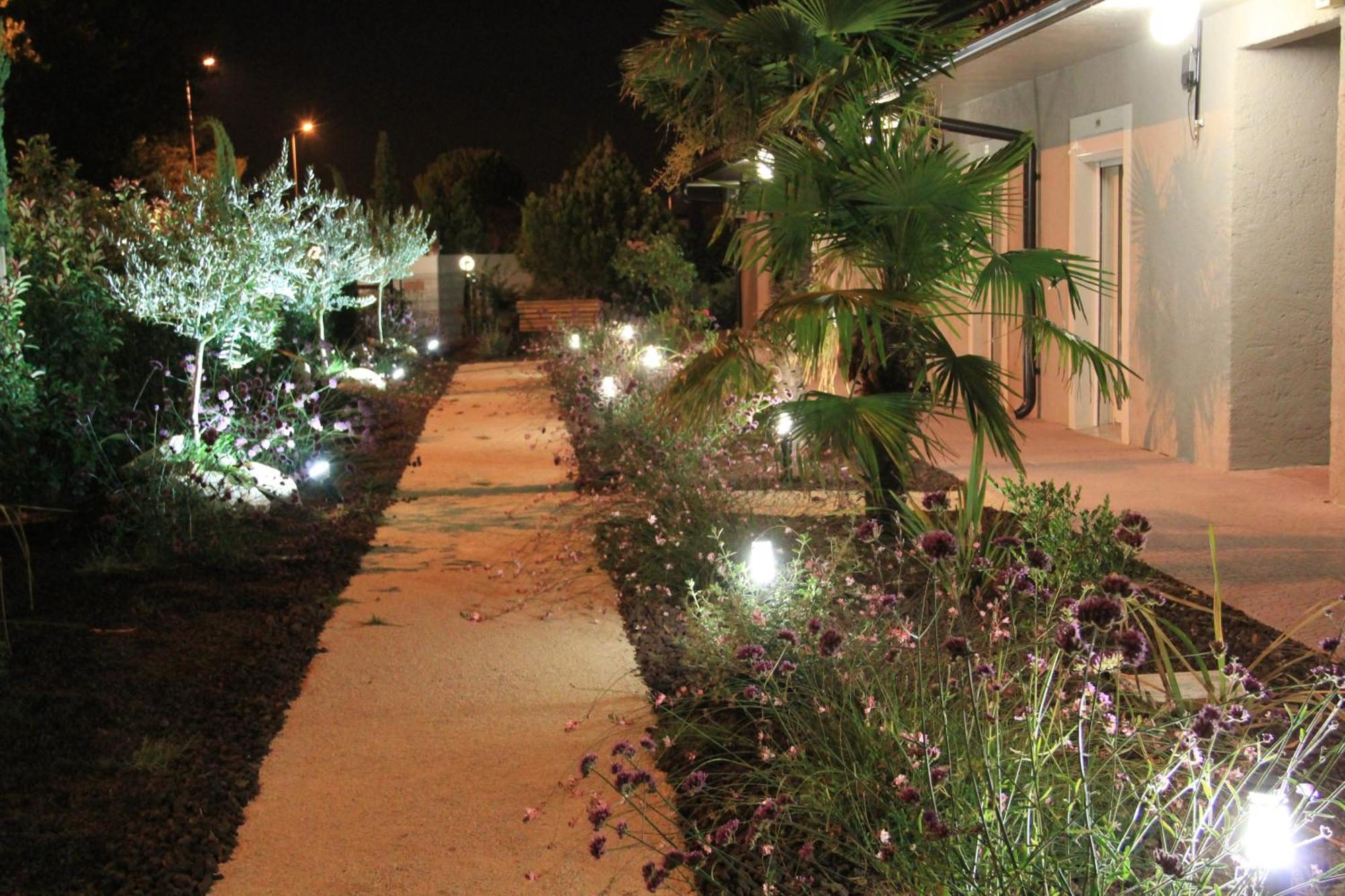 Hotel Saint Louis Le Thor Dış mekan fotoğraf