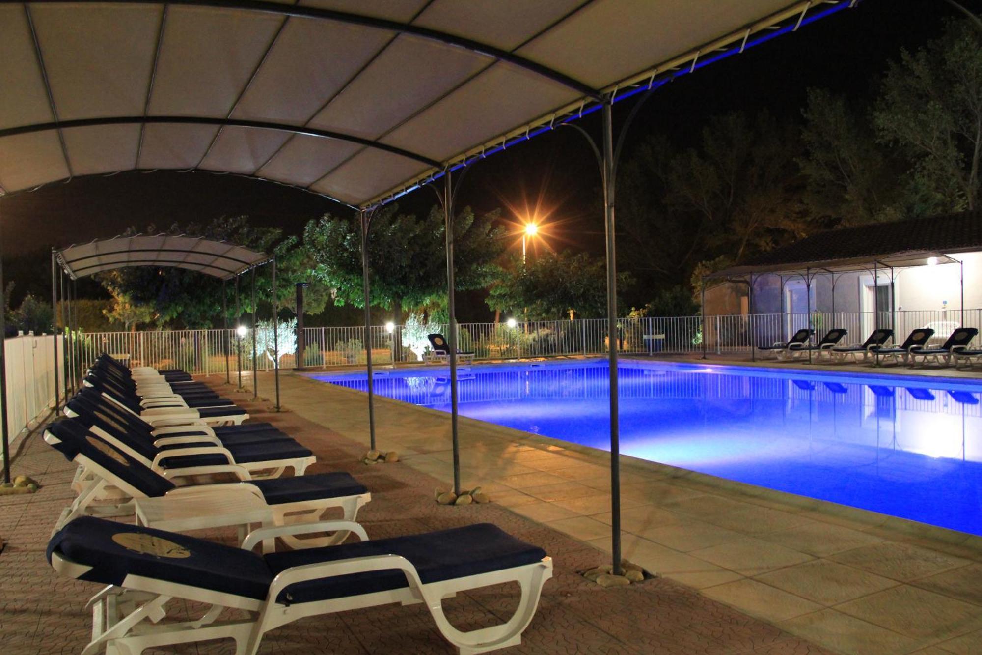 Hotel Saint Louis Le Thor Dış mekan fotoğraf