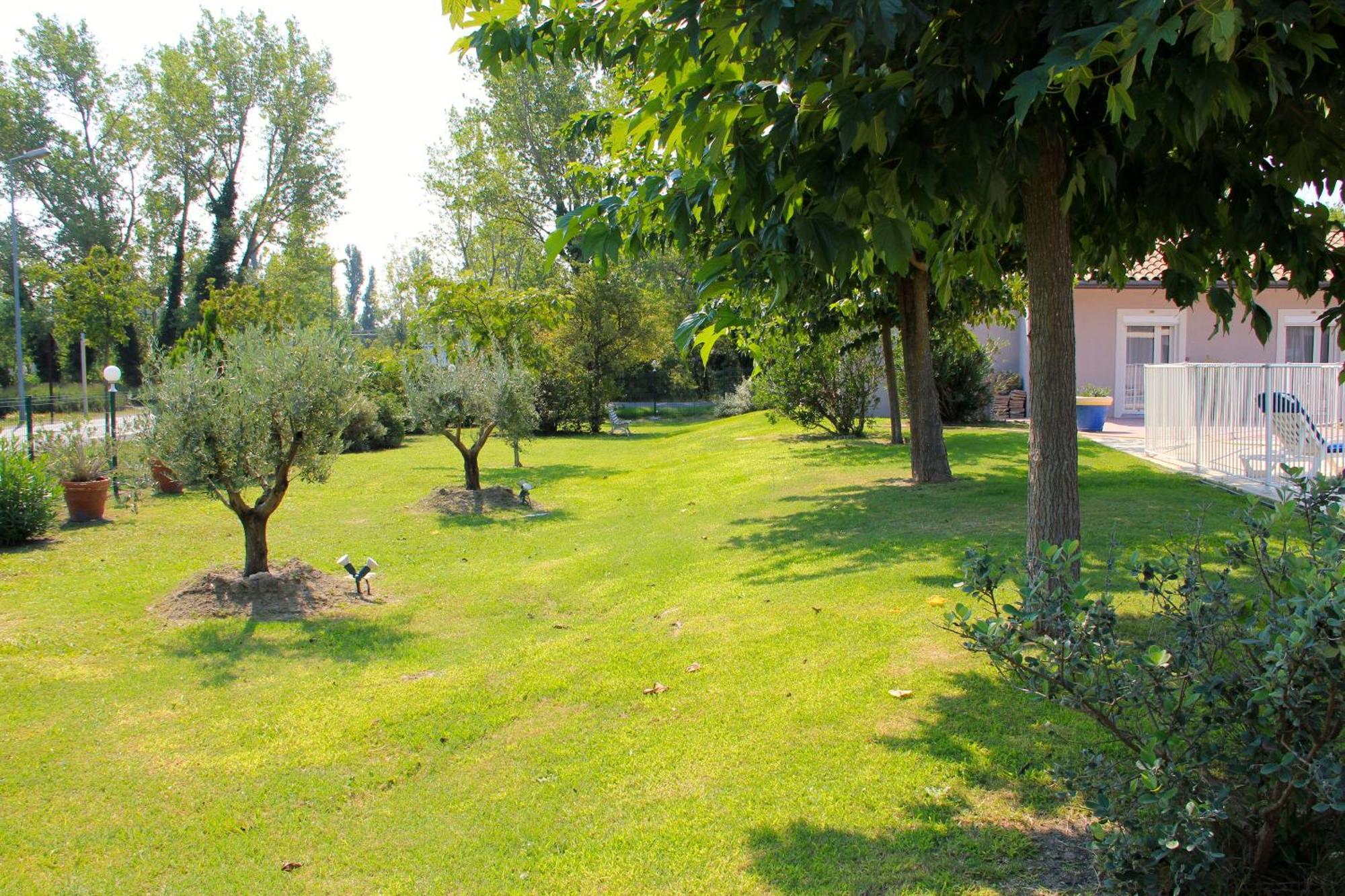 Hotel Saint Louis Le Thor Dış mekan fotoğraf